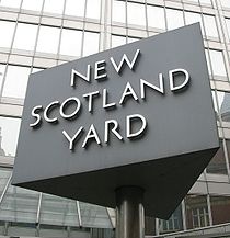 210px-new_scotland_yard_sign_3_217